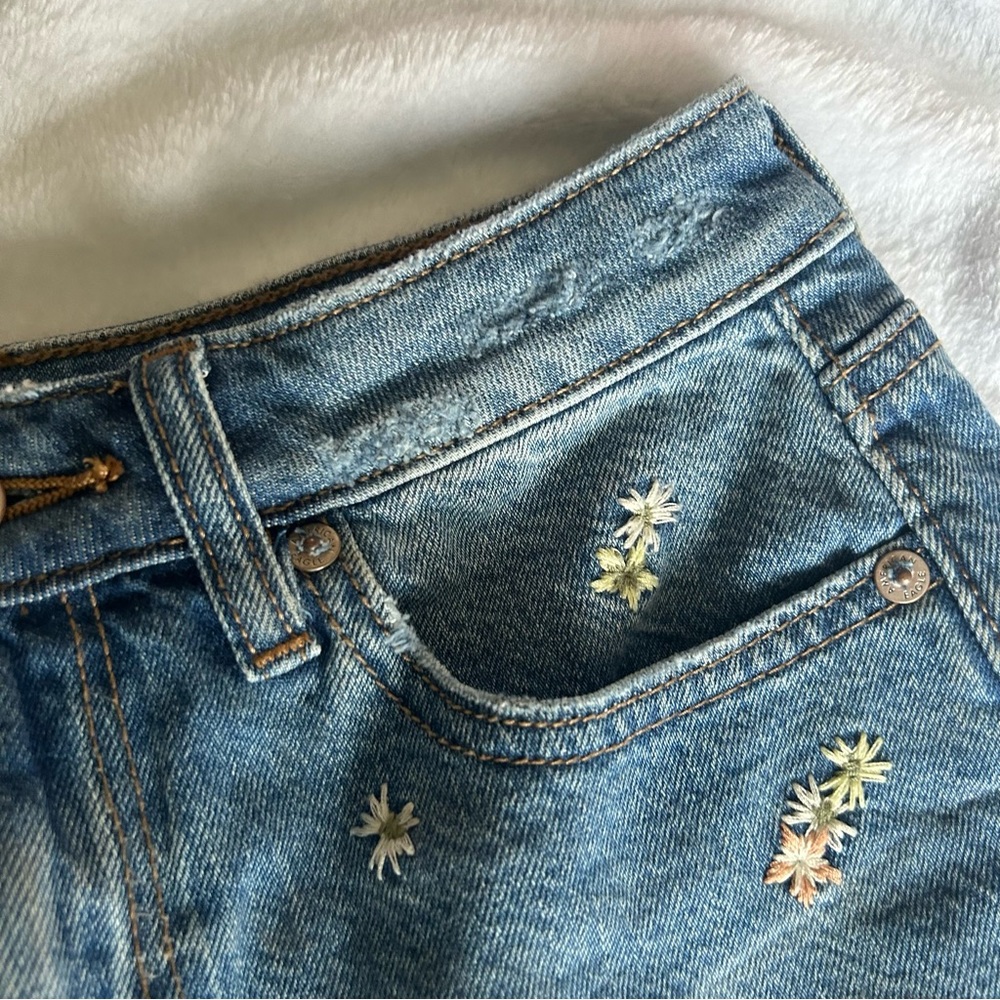American Eagle Mom short with embroidered flowers - Picture 6 of 6